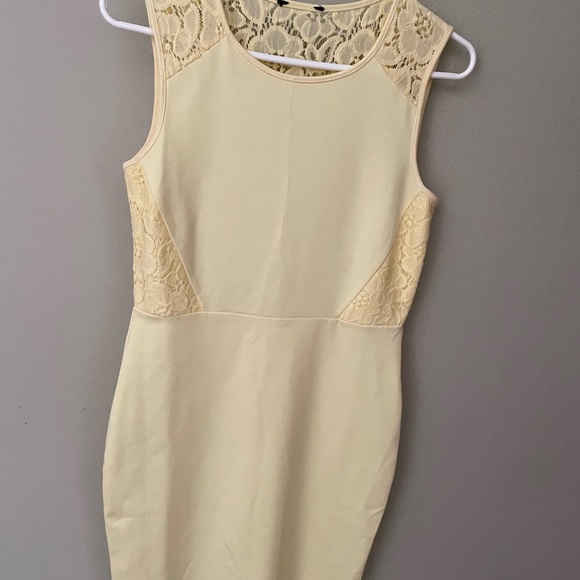 Worn one time beautiful summer dress with lace - Picture 3 of 4